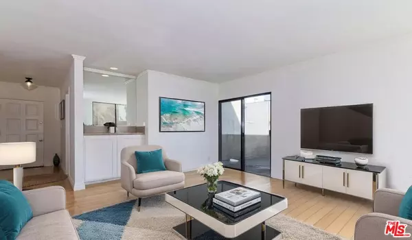 Los Angeles, CA 90049,530 S Barrington Ave #210