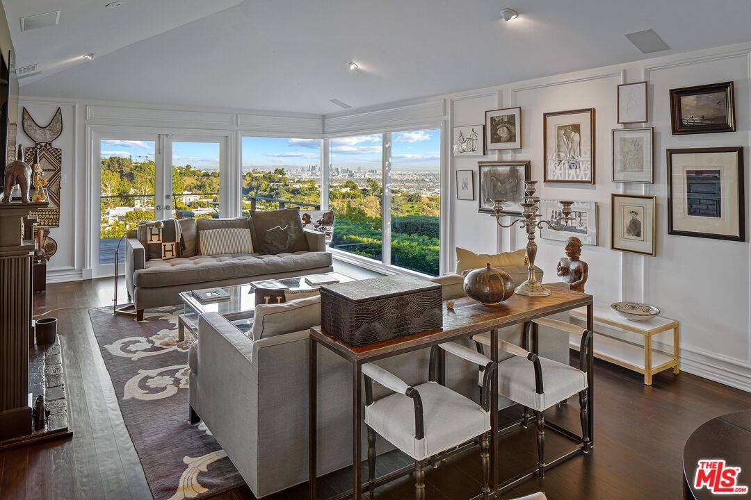 1612 Gilcrest Dr, Beverly Hills, CA 90210