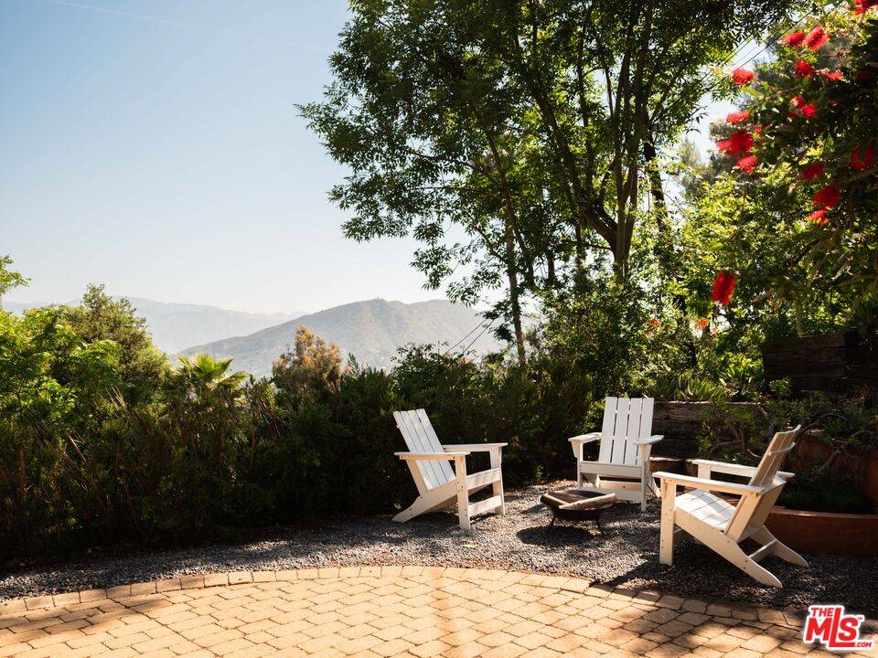Los Angeles, CA 90068,7349 Pacific View Dr