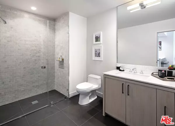 Los Angeles, CA 90028,1755 Argyle Ave #1707