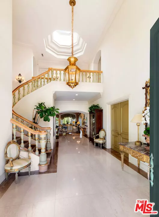 Beverly Hills, CA 90210,610 N Beverly Dr