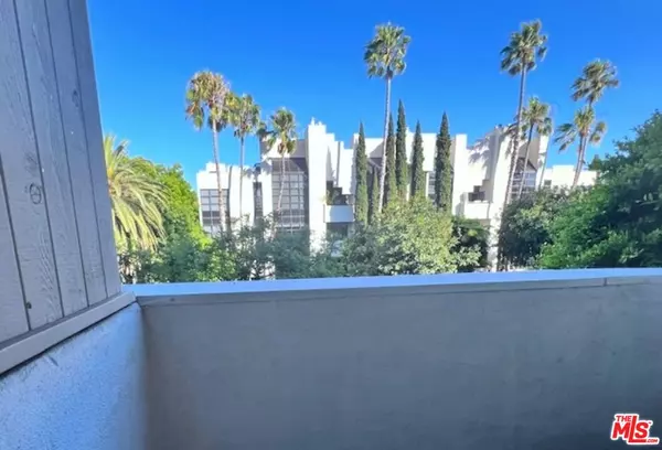 11645 Montana Ave #102, Los Angeles, CA 90049