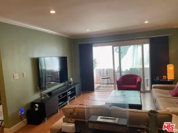 Los Angeles, CA 90046,1734 N Fuller Ave #306
