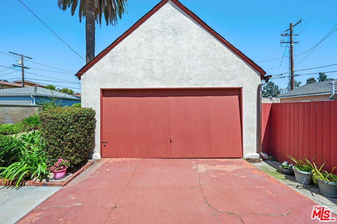 Inglewood, CA 90301,434 N Osage Ave