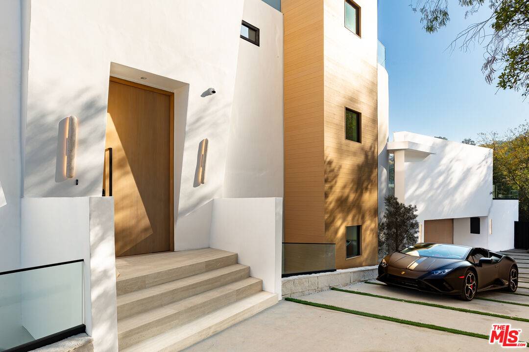 3596 Woodhill Canyon Rd, Studio City, CA 91604