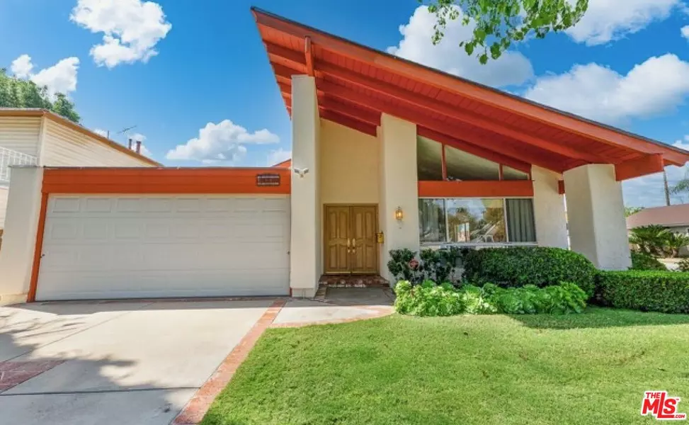 19730 Hatton St, Winnetka, CA 91306