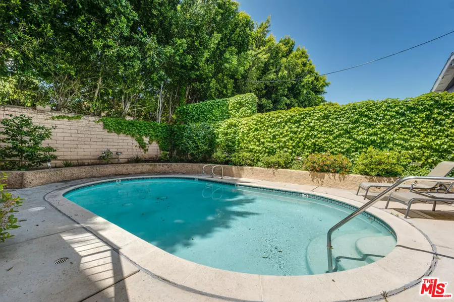 15150 Dickens St #203, Sherman Oaks, CA 91403