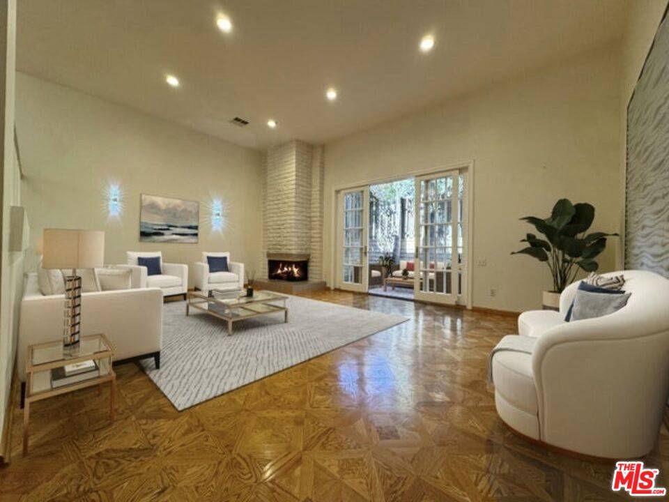 5279 Newcastle Ave #1, Encino, CA 91316