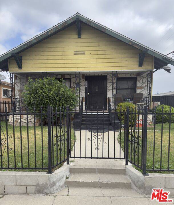 417 W 52nd Pl, Los Angeles, CA 90037