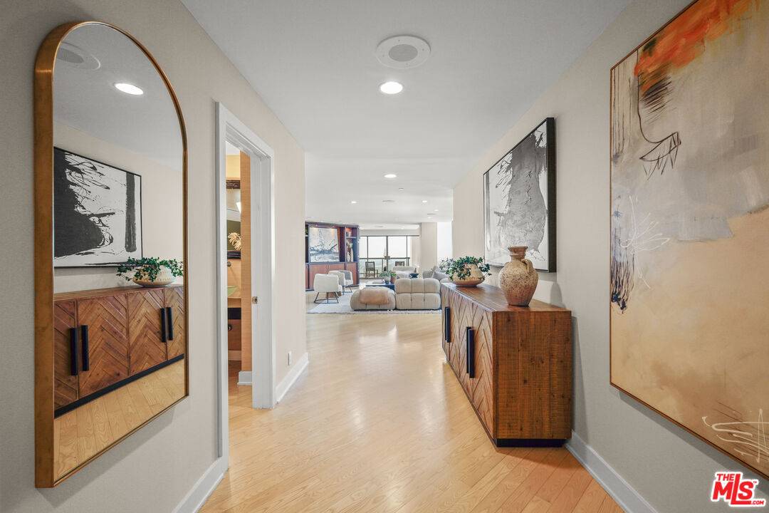 Los Angeles, CA 90024,10724 Wilshire Blvd #1402