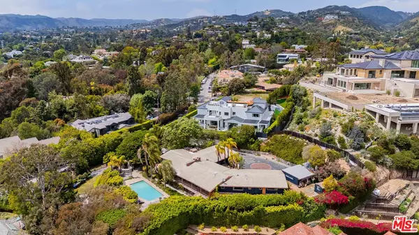 Los Angeles, CA 90049,560 N Tigertail Rd