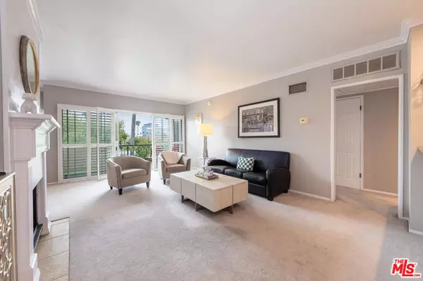 Los Angeles, CA 90049,836 S Bundy Dr #401