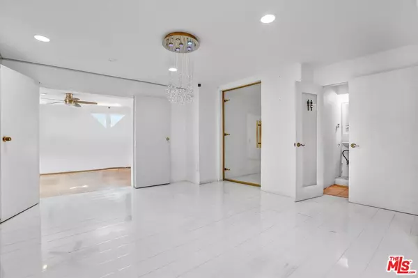 Chatsworth, CA 91311,21662 Wo He Lo Trl