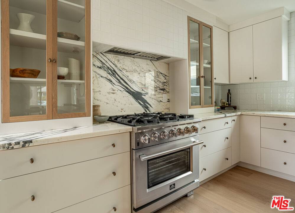 Los Angeles, CA 90045,7609 Alverstone Ave
