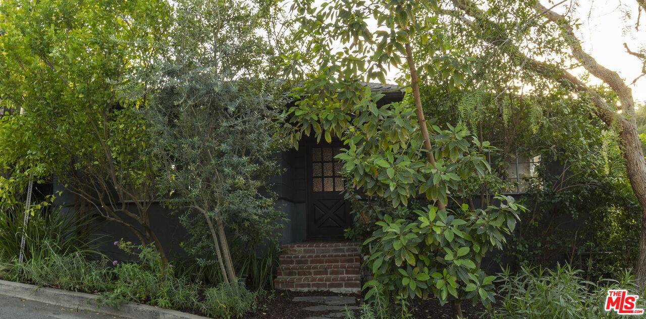 Los Angeles, CA 90039,2121 Meadow Valley Ter
