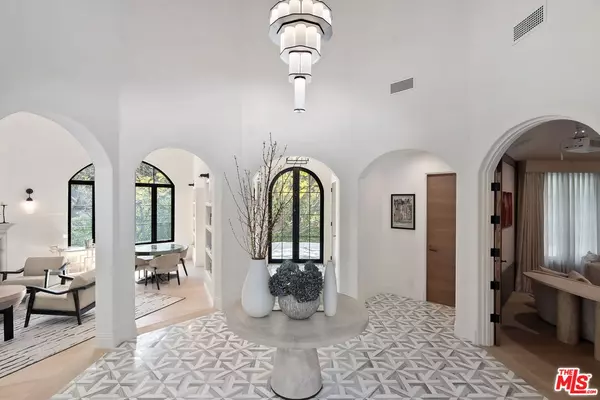 Los Angeles, CA 90046,7651 Willow Glen Rd