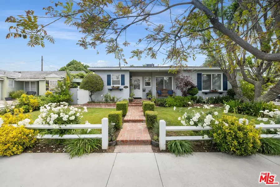 6432 Petit Ave, Lake Balboa, CA 91406