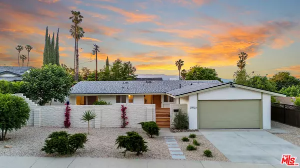 20523 Tiara St, Woodland Hills, CA 91367