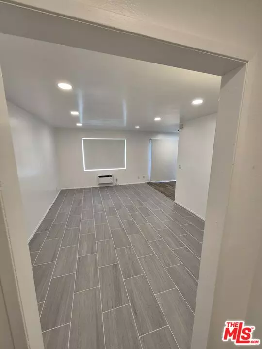 Los Angeles, CA 90034,3734 S Canfield Ave #228