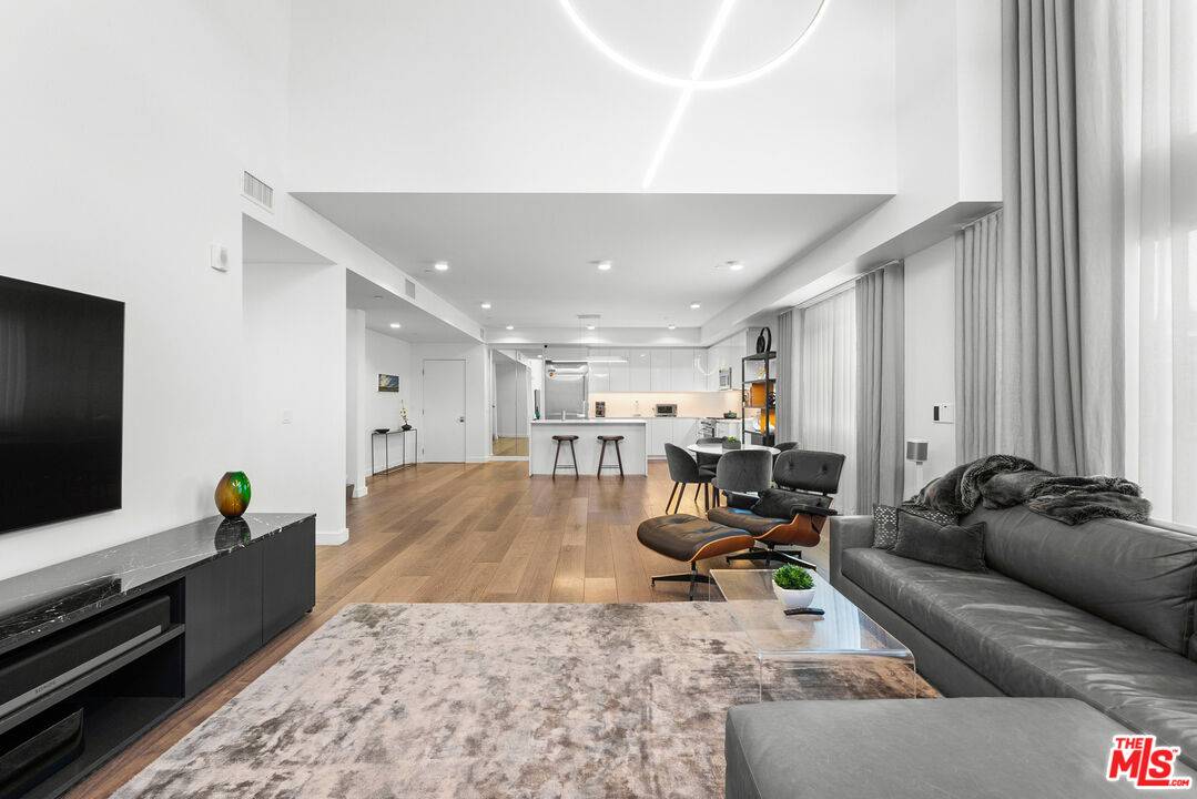 Santa Monica, CA 90404,1433 14th St #10