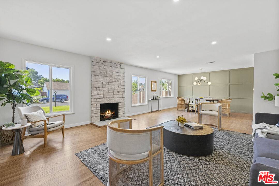 15517 Hart St, Van Nuys, CA 91406