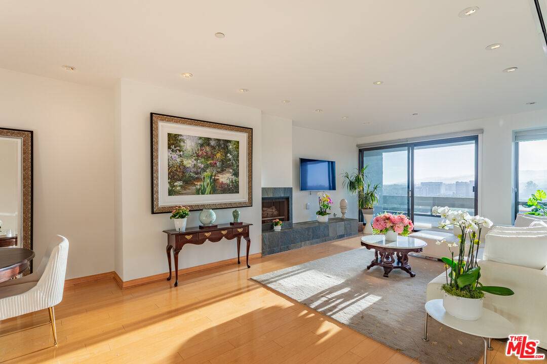 Los Angeles, CA 90024,10551 Wilshire Blvd #1703