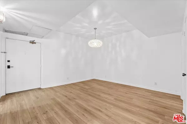 Playa Del Rey, CA 90293,8162 Manitoba St #209