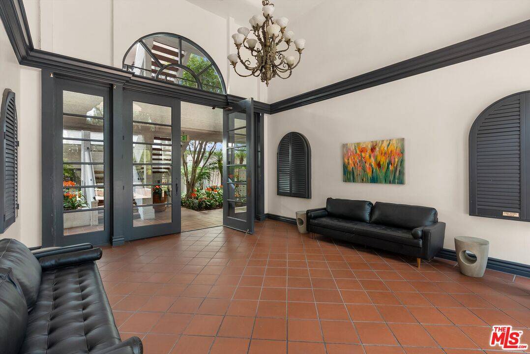 Santa Monica, CA 90403,1133 9th St #301