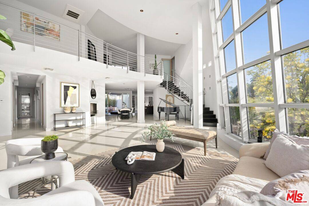 Pacific Palisades, CA 90272,16988 W Marquez Ave