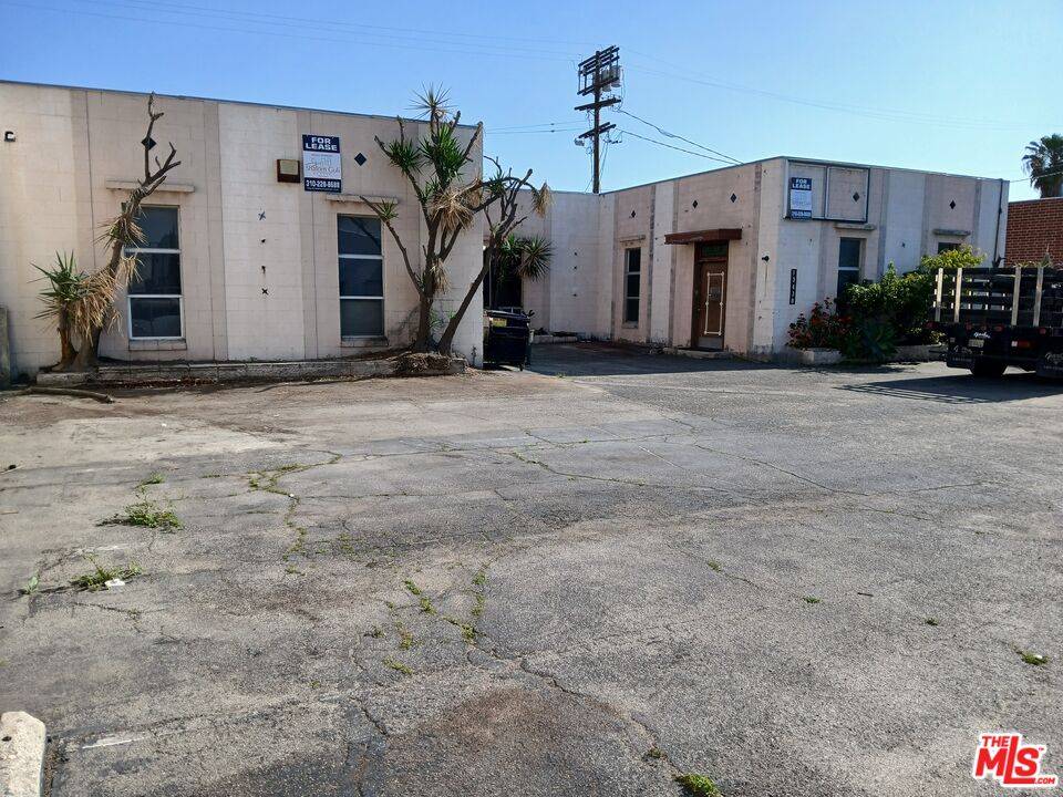 North Hollywood, CA 91605,13438 Wyandotte St