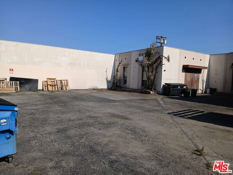 North Hollywood, CA 91605,13438 Wyandotte St
