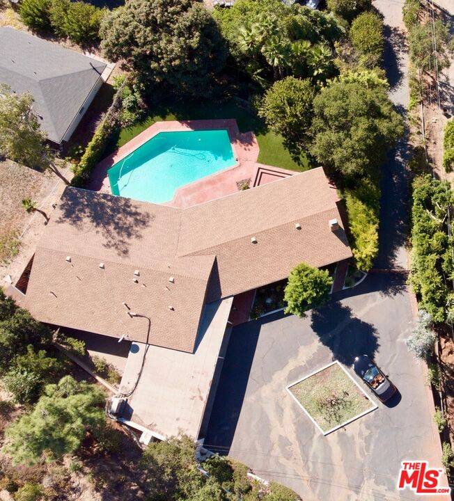 Los Angeles, CA 90049,590 N Tigertail Rd