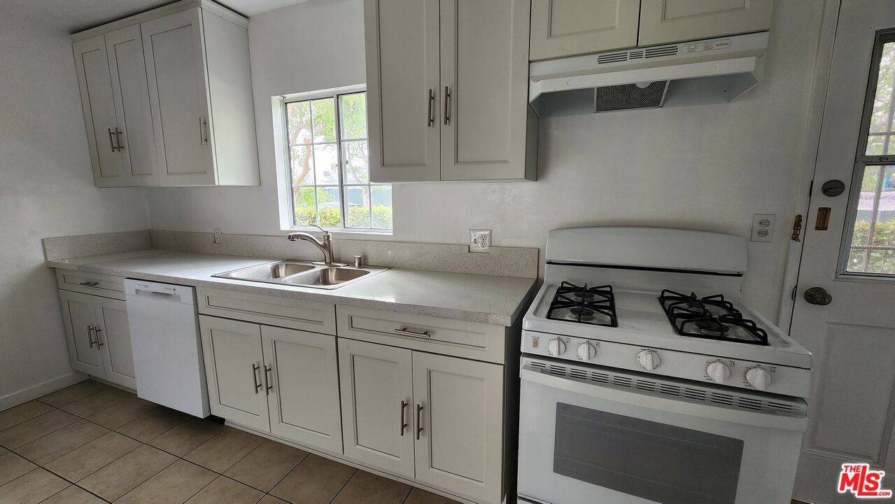 Culver City, CA 90232,3872 College Ave