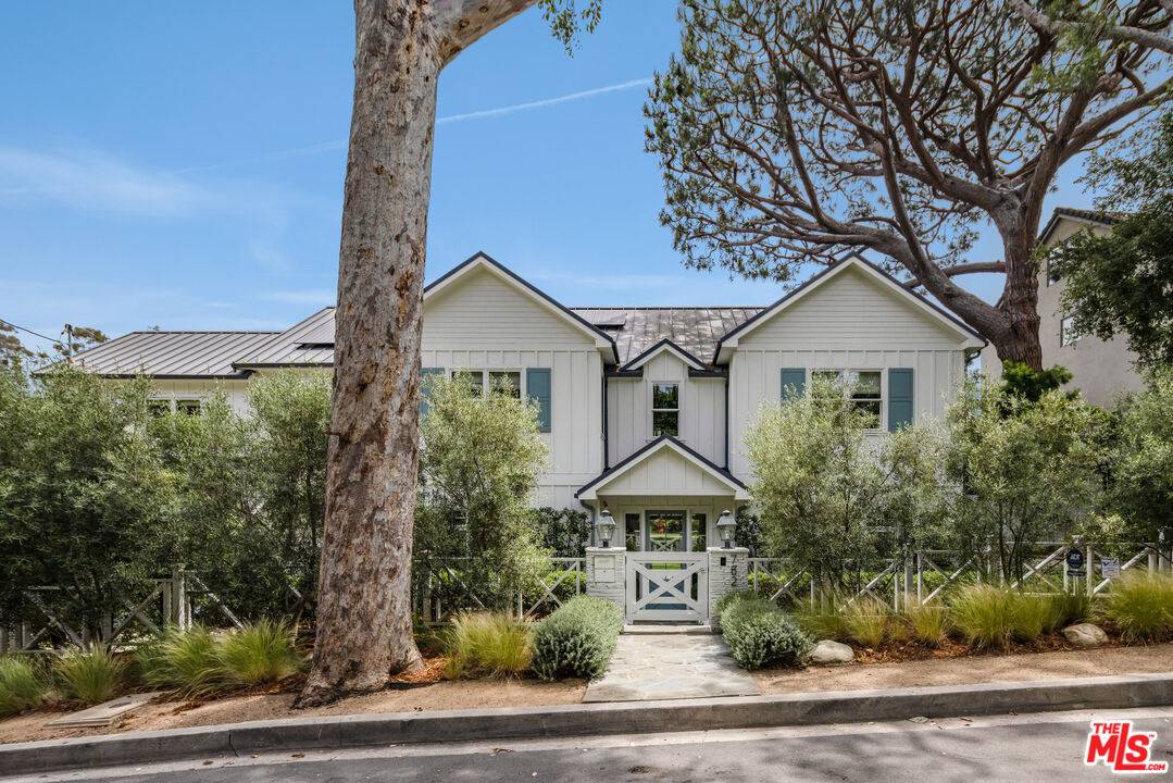 782 Ranch Ln, Pacific Palisades, CA 90272
