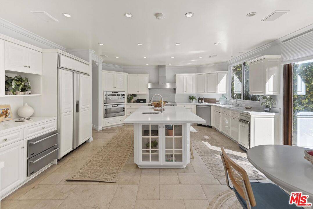 Beverly Hills, CA 90210,1549 Lindacrest DR