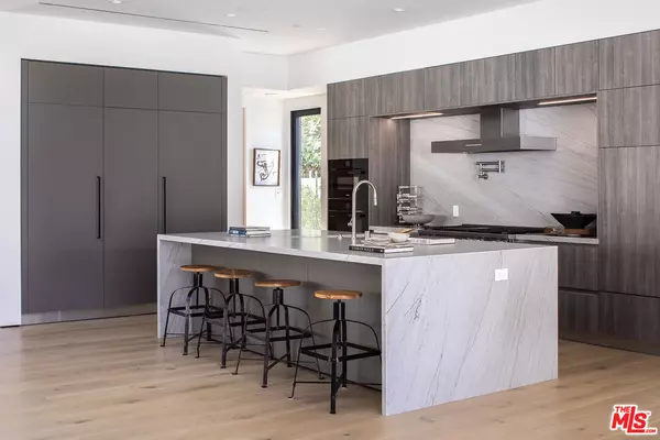 Los Angeles, CA 90048,6245 Drexel Ave