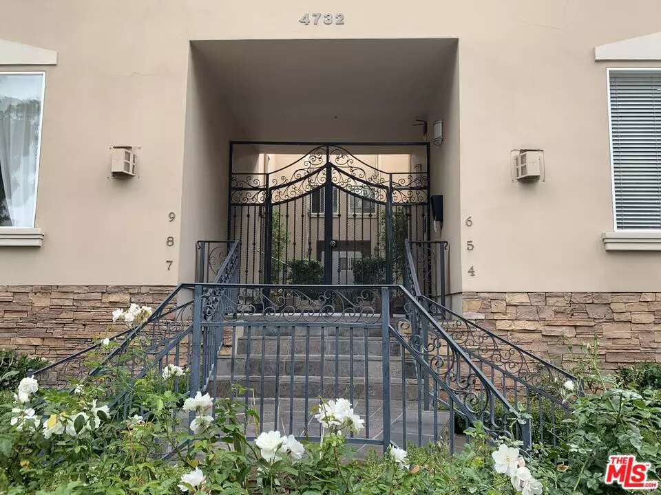 Valley Village, CA 91607,4732 Radford Ave #11