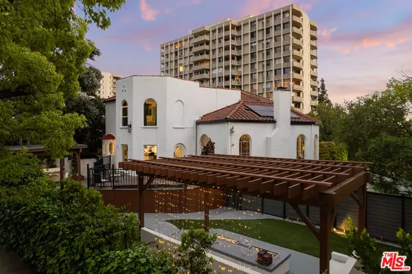 Los Angeles, CA 90027,2240 Hillhurst Ave