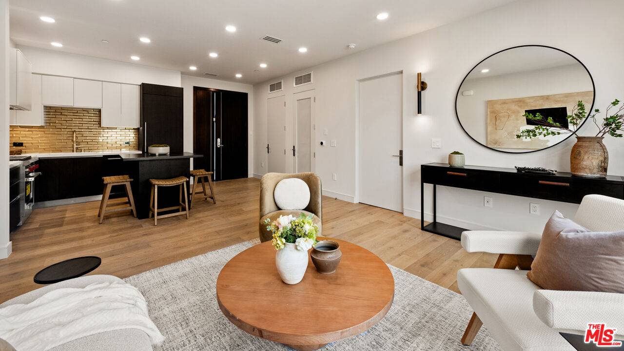 Los Angeles, CA 90049,505 S Barrington Ave #107