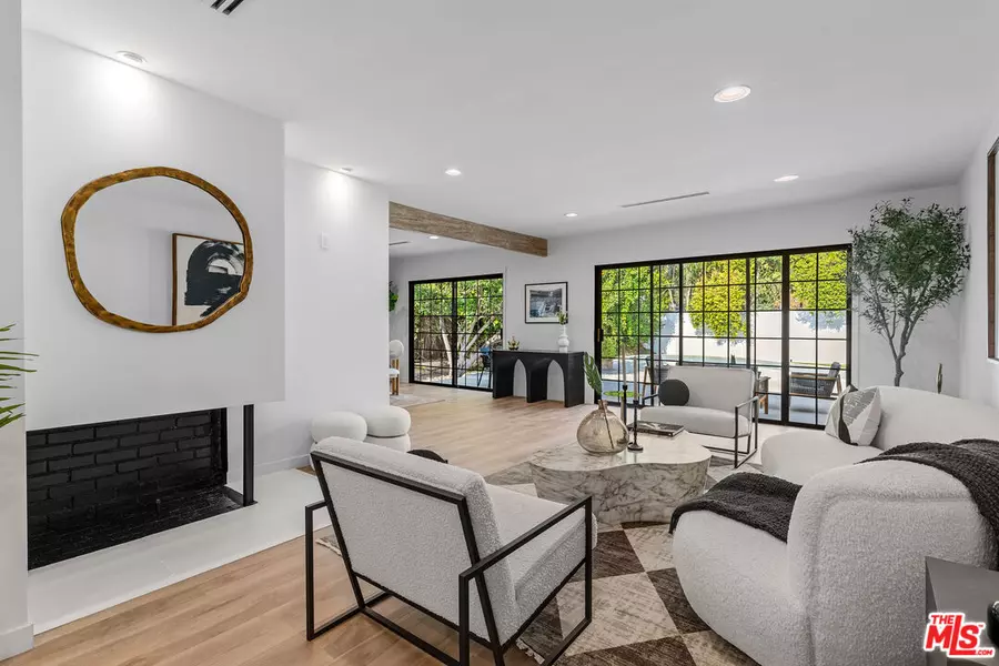 16517 Hartsook St, Encino, CA 91436