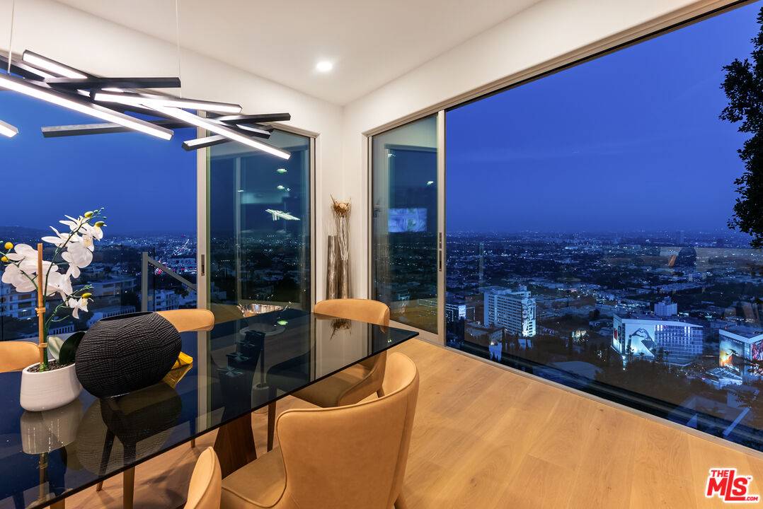 8654 Hollywood Blvd, Los Angeles, CA 90069