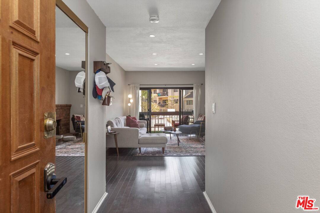Playa Del Rey, CA 90293,8180 Manitoba St #223
