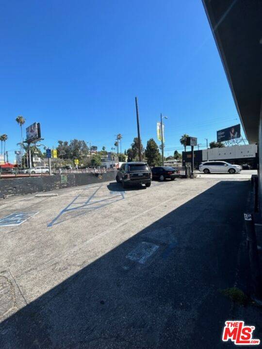 Los Angeles, CA 90026,2861 W Sunset Blvd