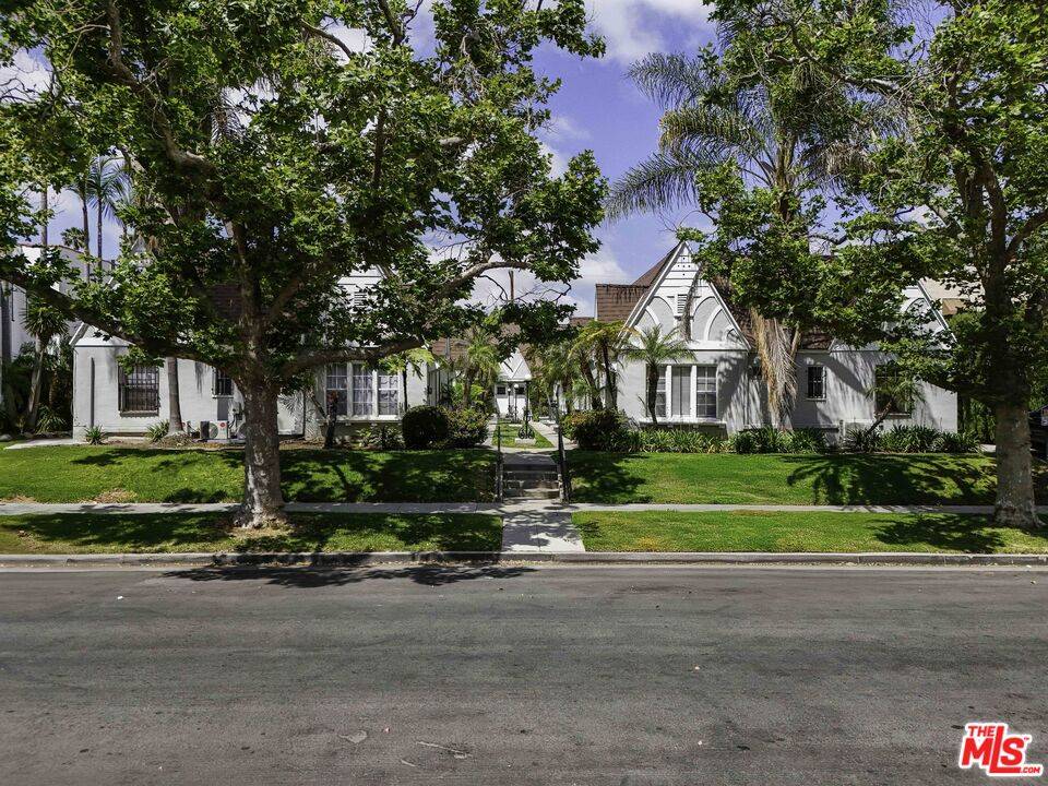 Los Angeles, CA 90036,537 N Orange Dr