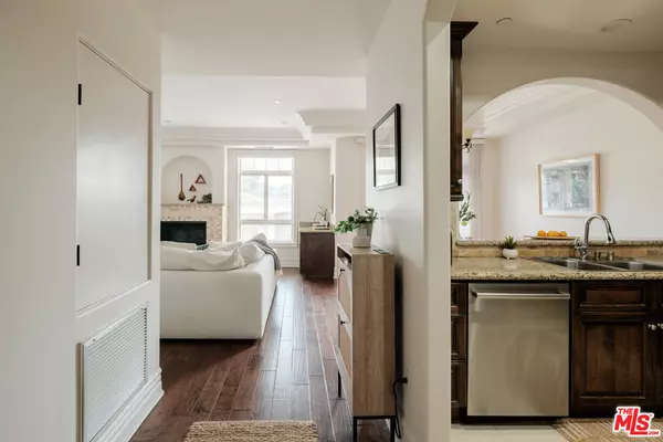 11582 Moorpark St #204, Studio City, CA 91602