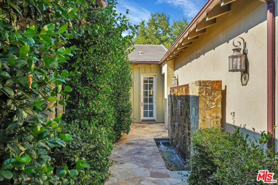 Agoura Hills, CA 91301,29734 Mulholland Hwy