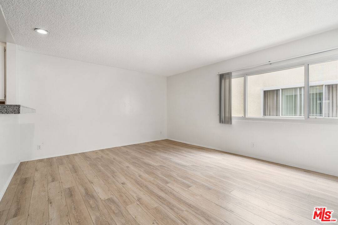 Playa Del Rey, CA 90293,8148 Redlands St #104