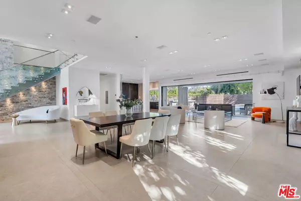 Calabasas, CA 91302,23136 Park Contessa