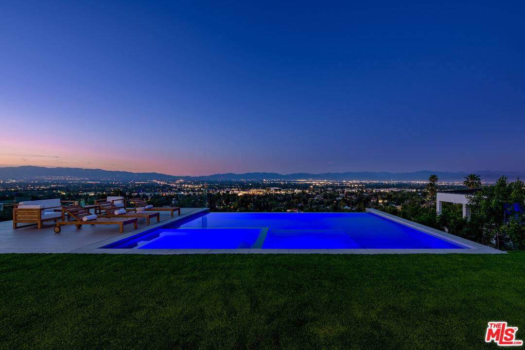 18807 Edleen Dr, Tarzana, CA 91356