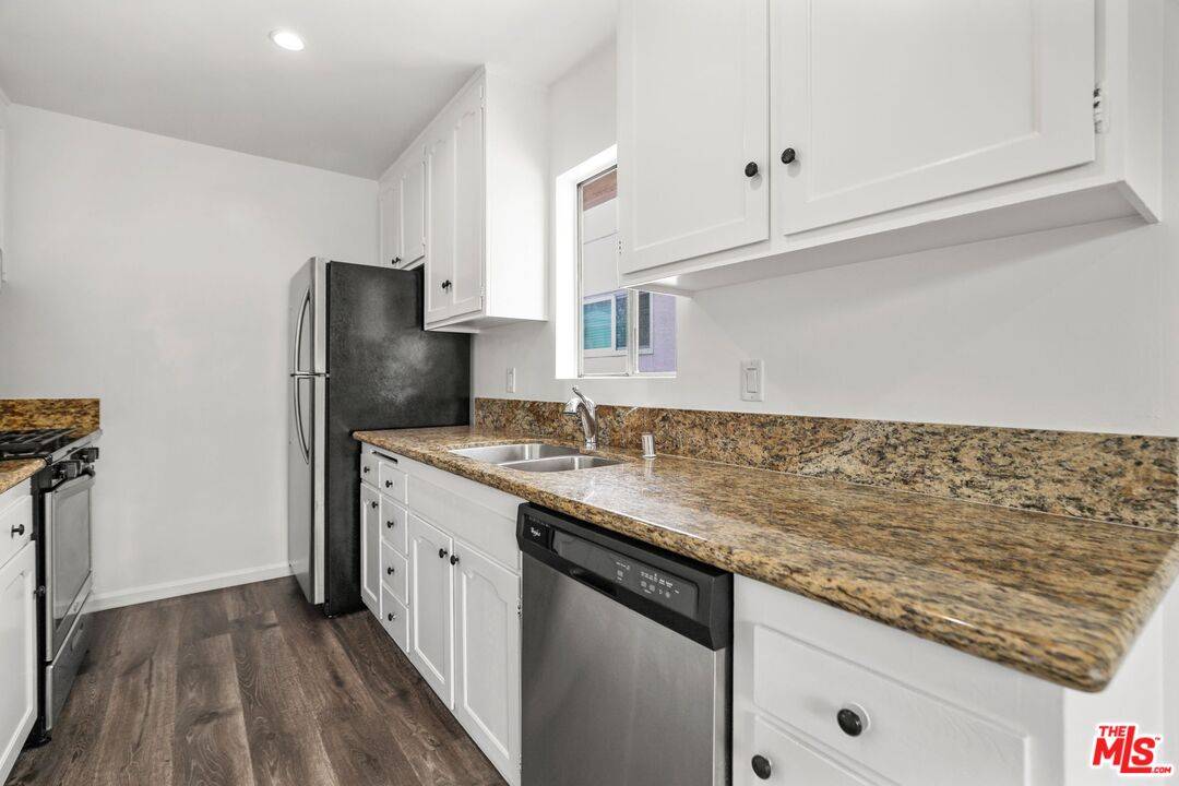 11930 Mayfield Ave #7, Los Angeles, CA 90049